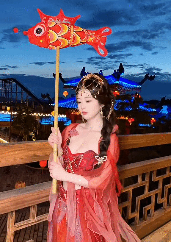 《黑神話》萍萍演員美圖:手提錦鯉燈 紅紗長裙太美了 《黑神話》萍萍演員美圖:手提錦鯉燈 紅紗長裙太美了